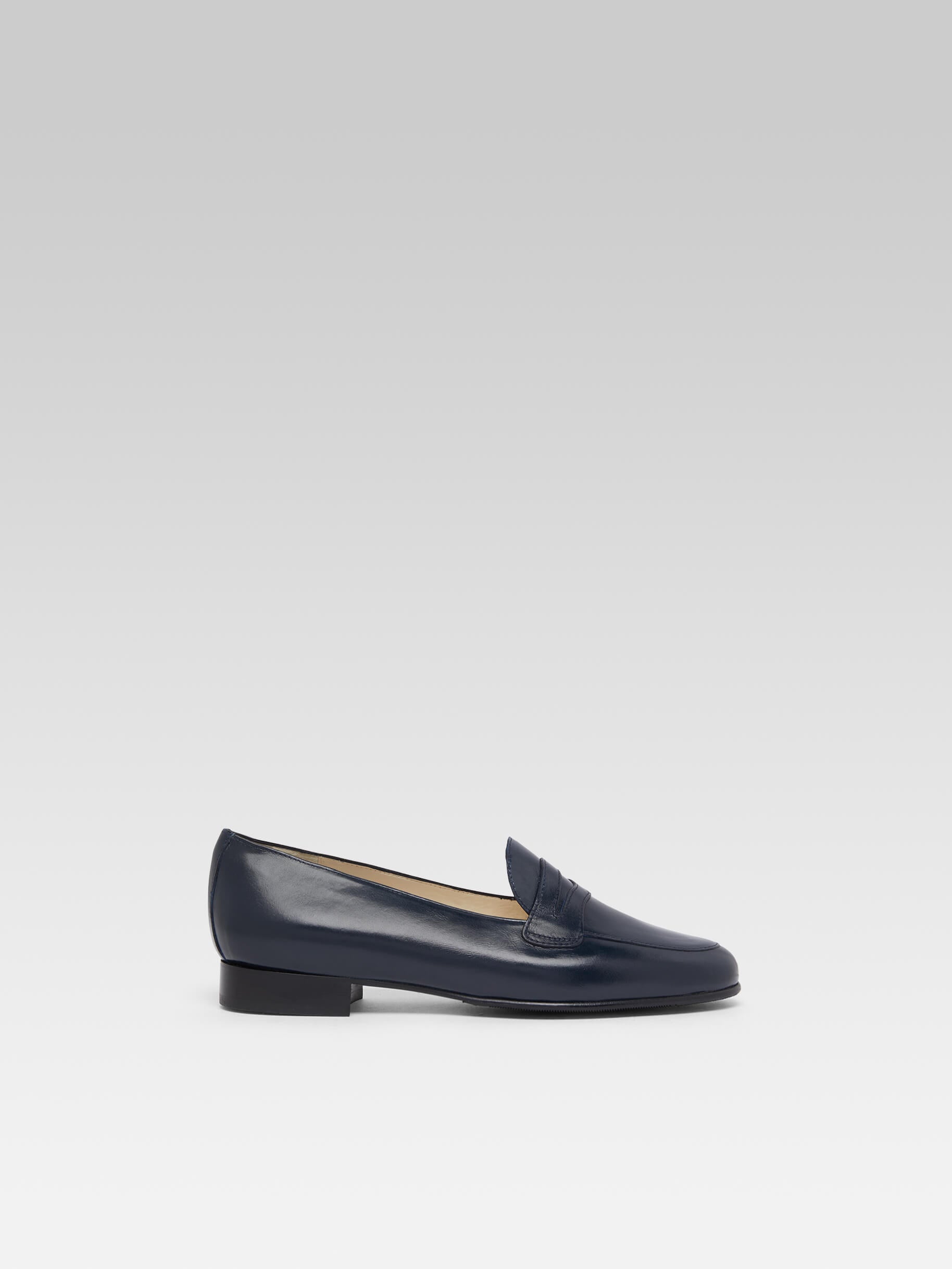 2100 - Blue navy leather loafers