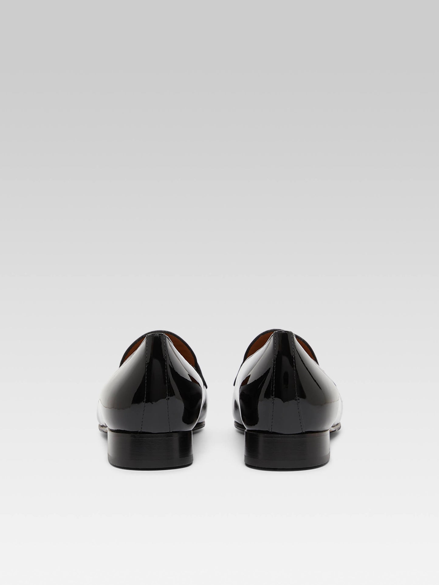 2100 - Black patent leather moccasins