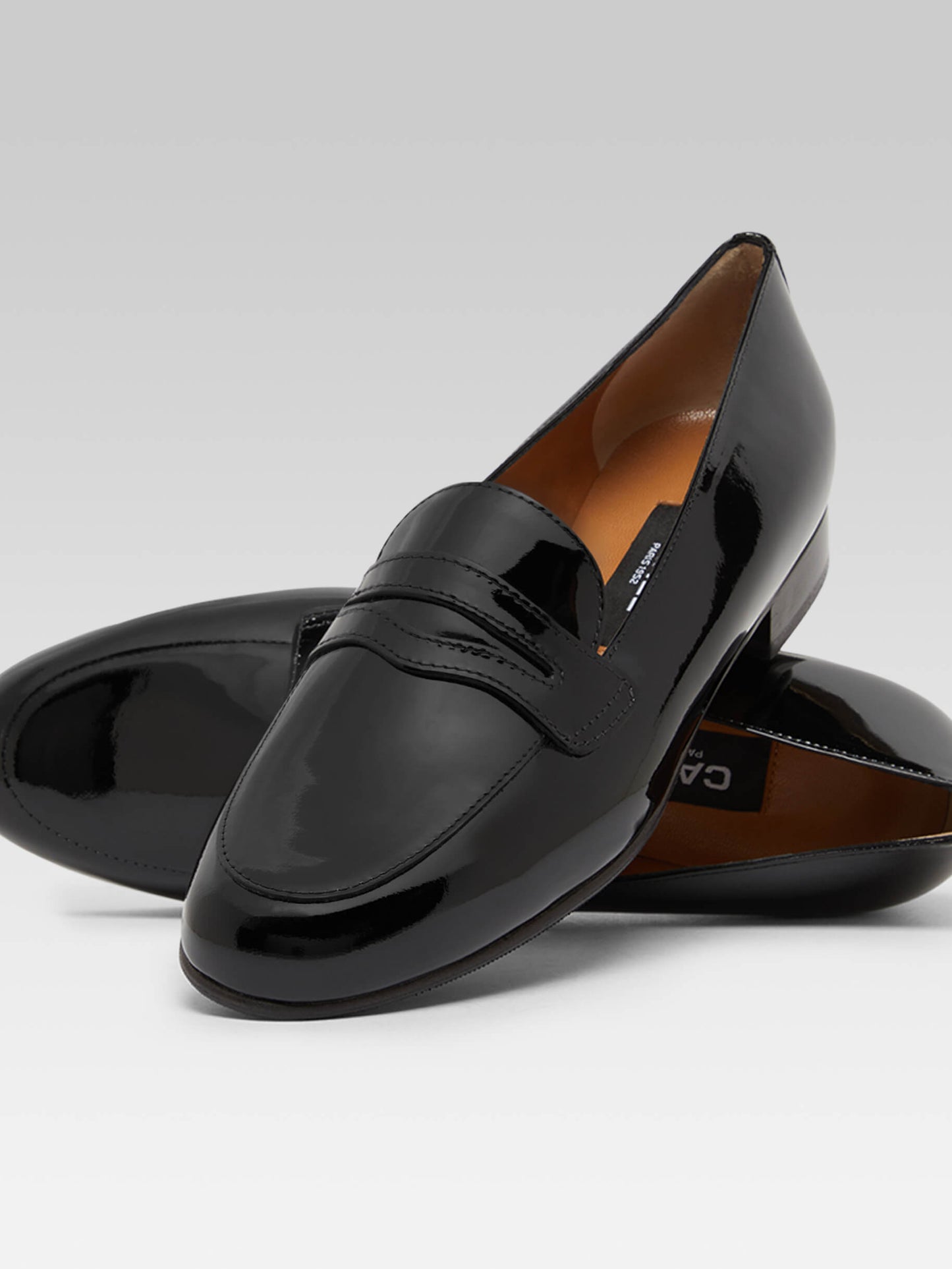 2100 - Black patent leather moccasins