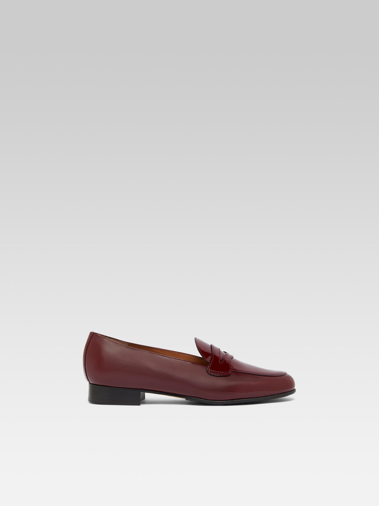 2100 - Burgundy patent leather loafers