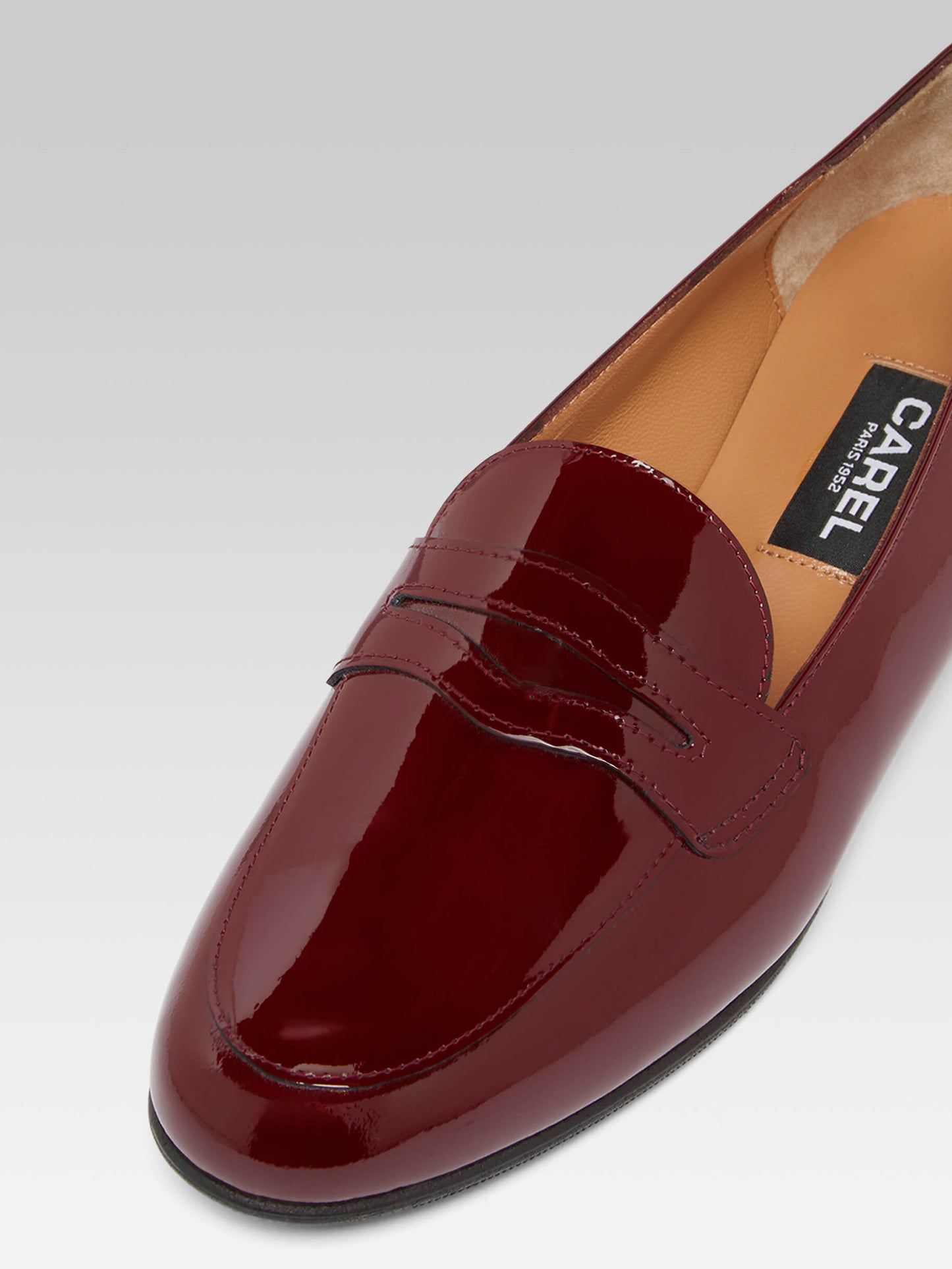 2100 - Burgundy patent leather loafers