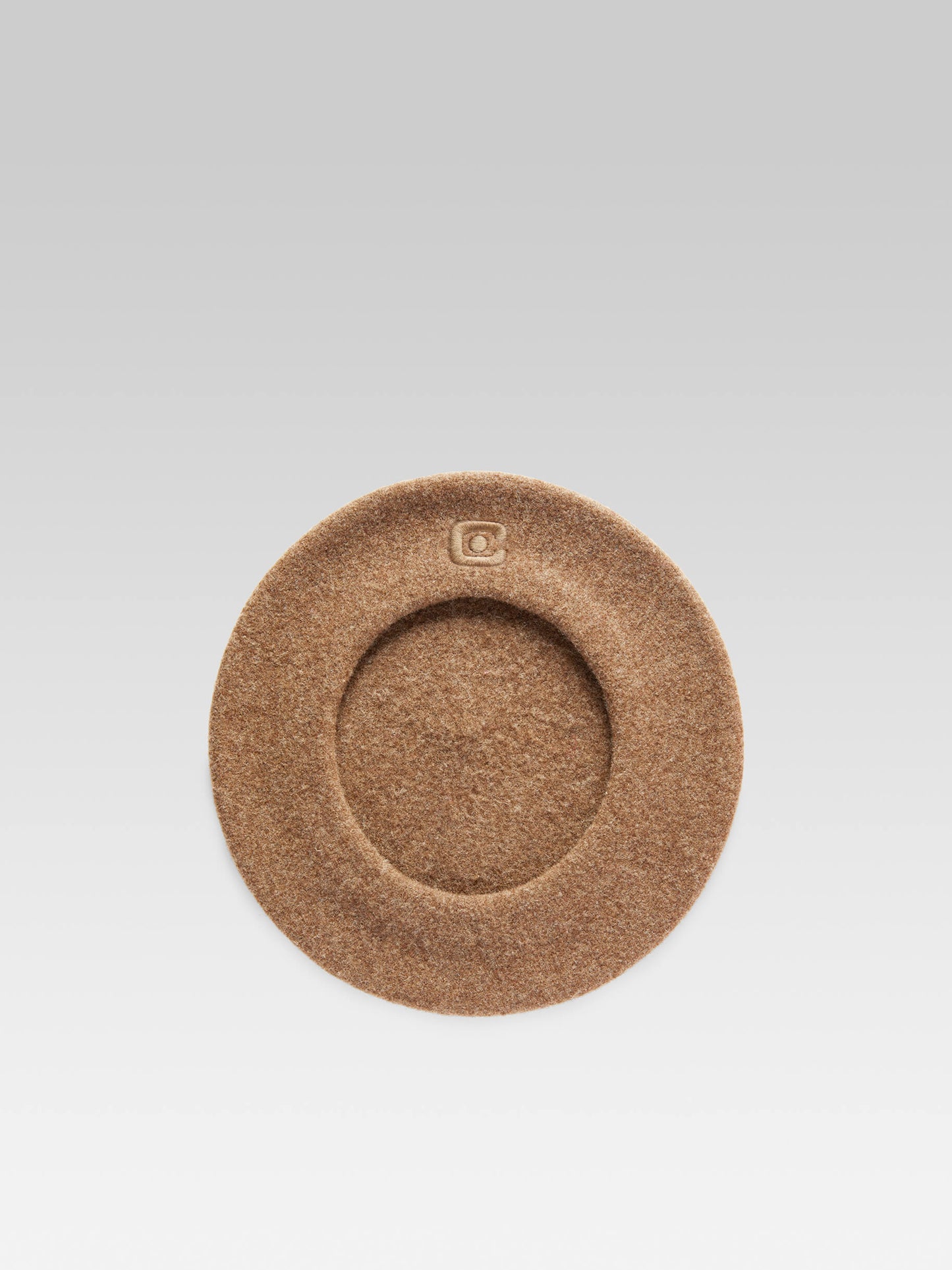 Beret - Camel wool beret with C logo