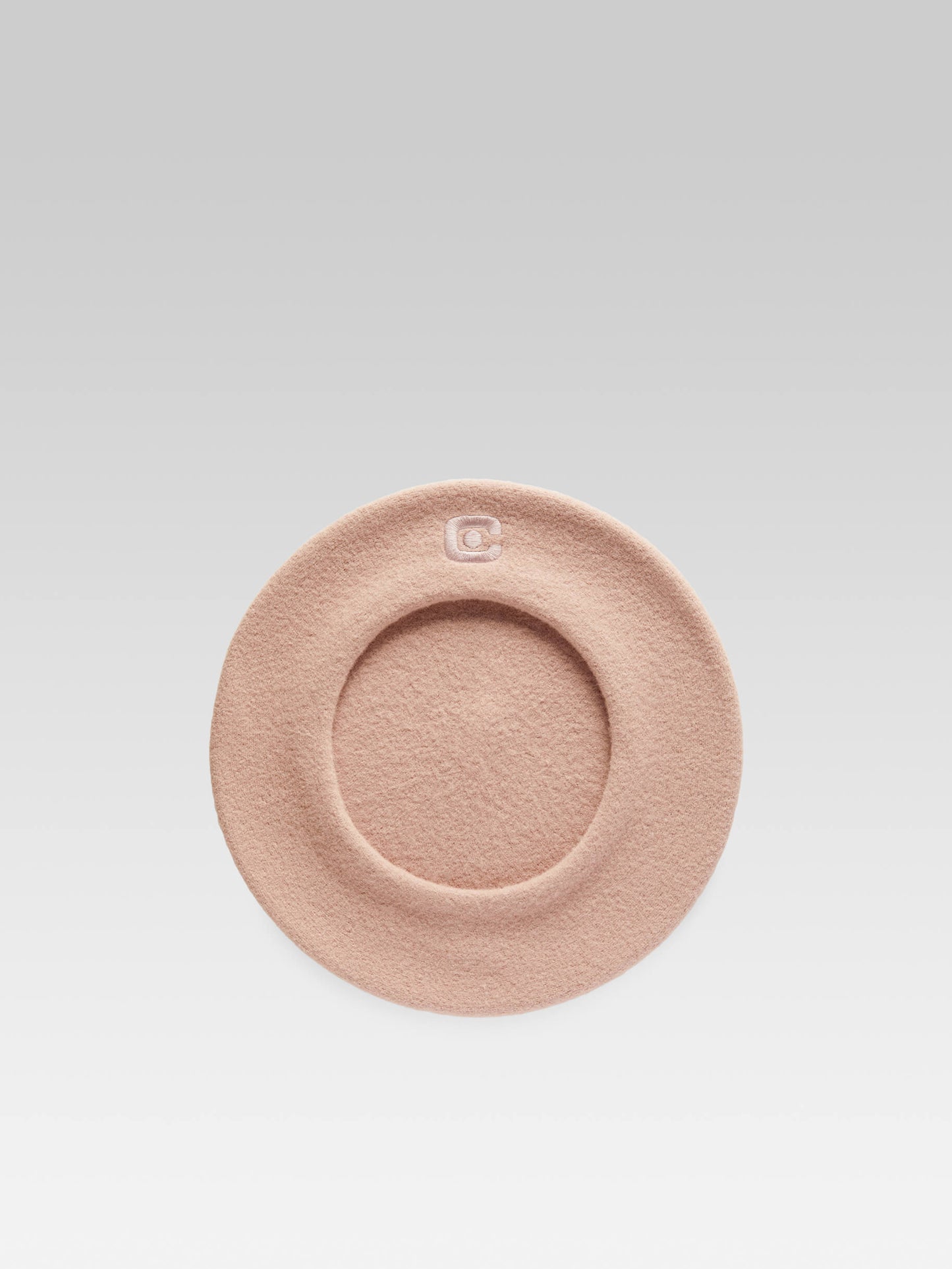 Béret - Laine rose pale logo C