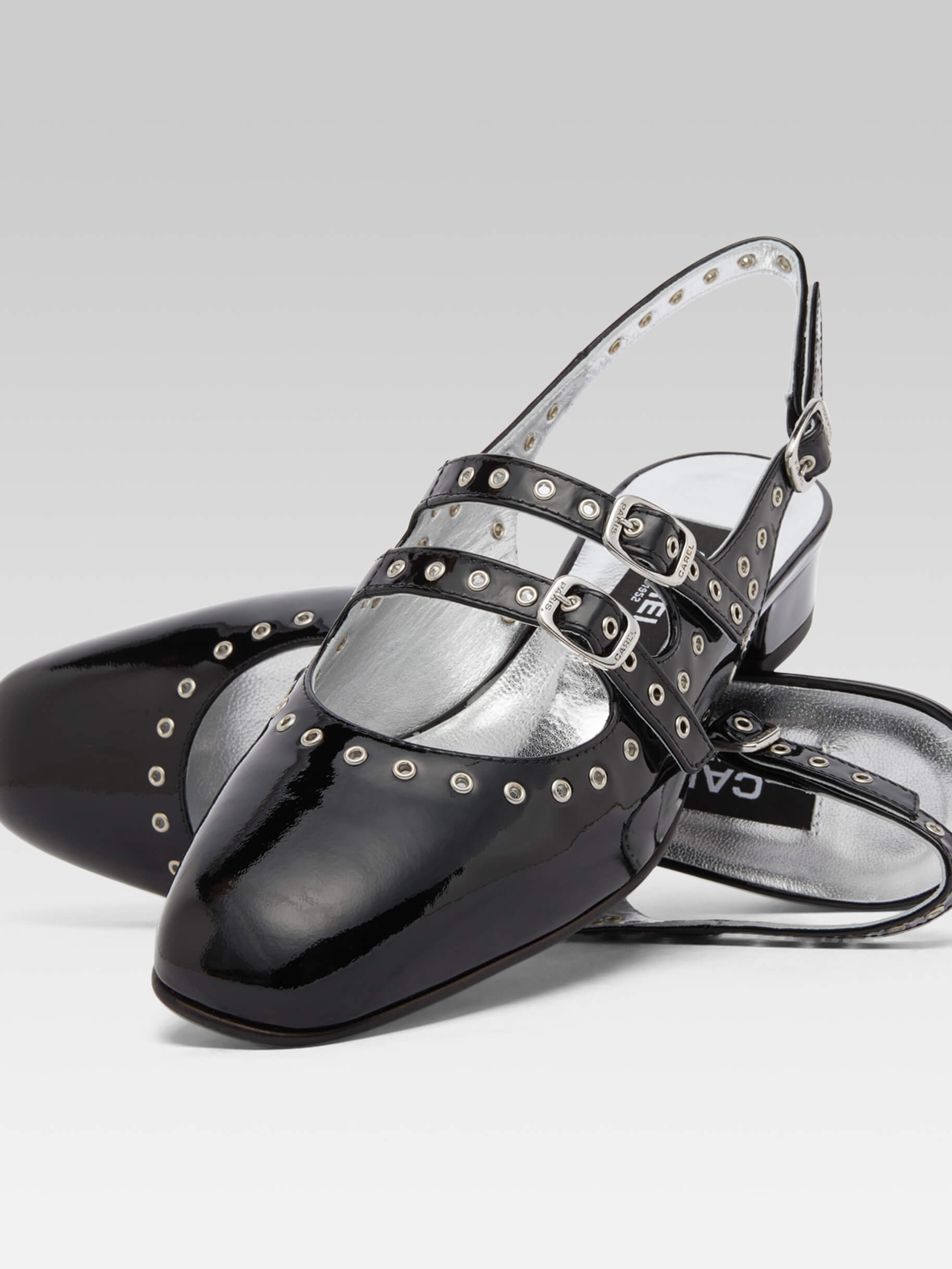 Queen - Babies slingback cuir verni noir à oeillets - Image numéro 5