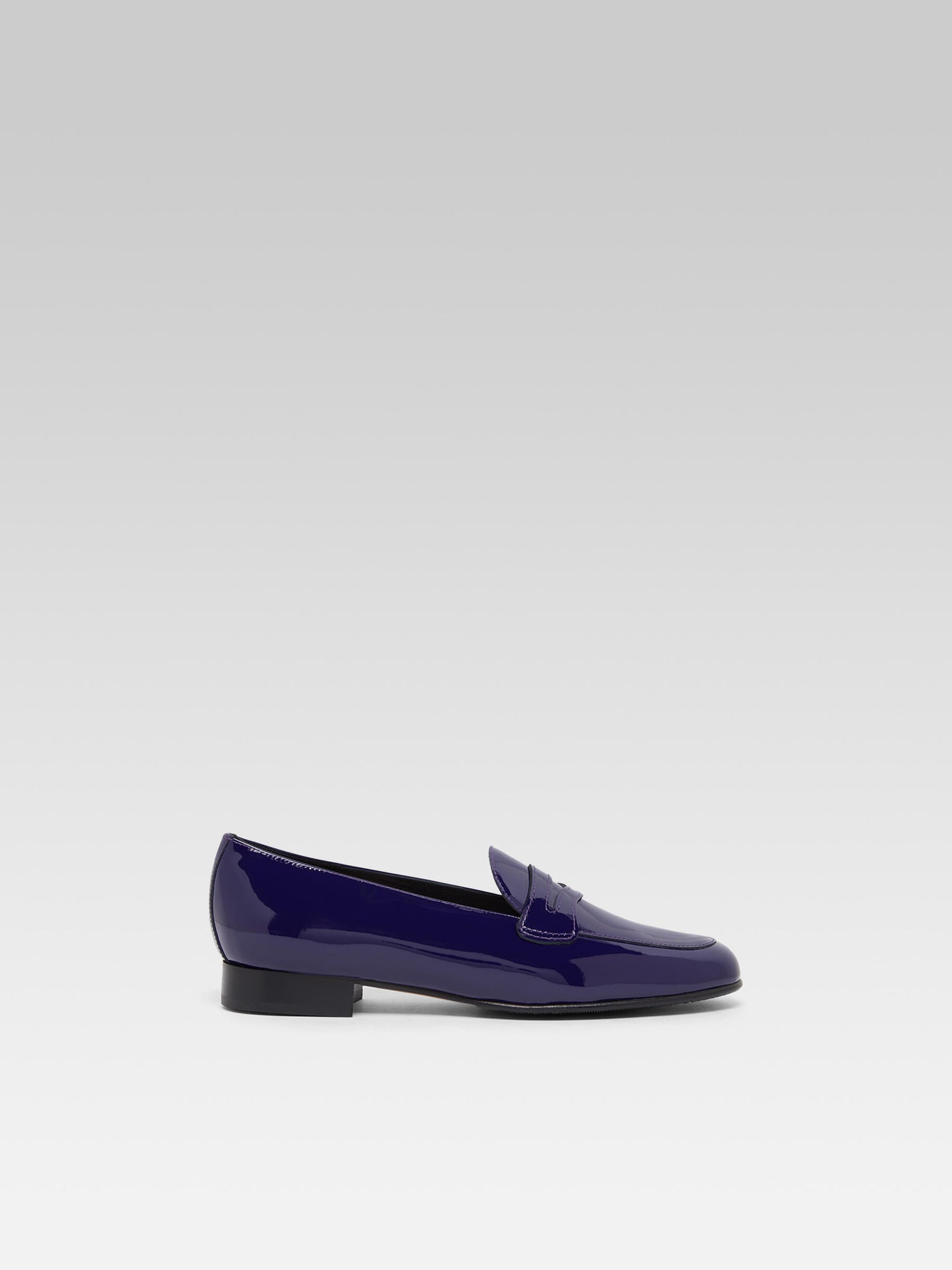 2100 - Amethyst patent leather loafers