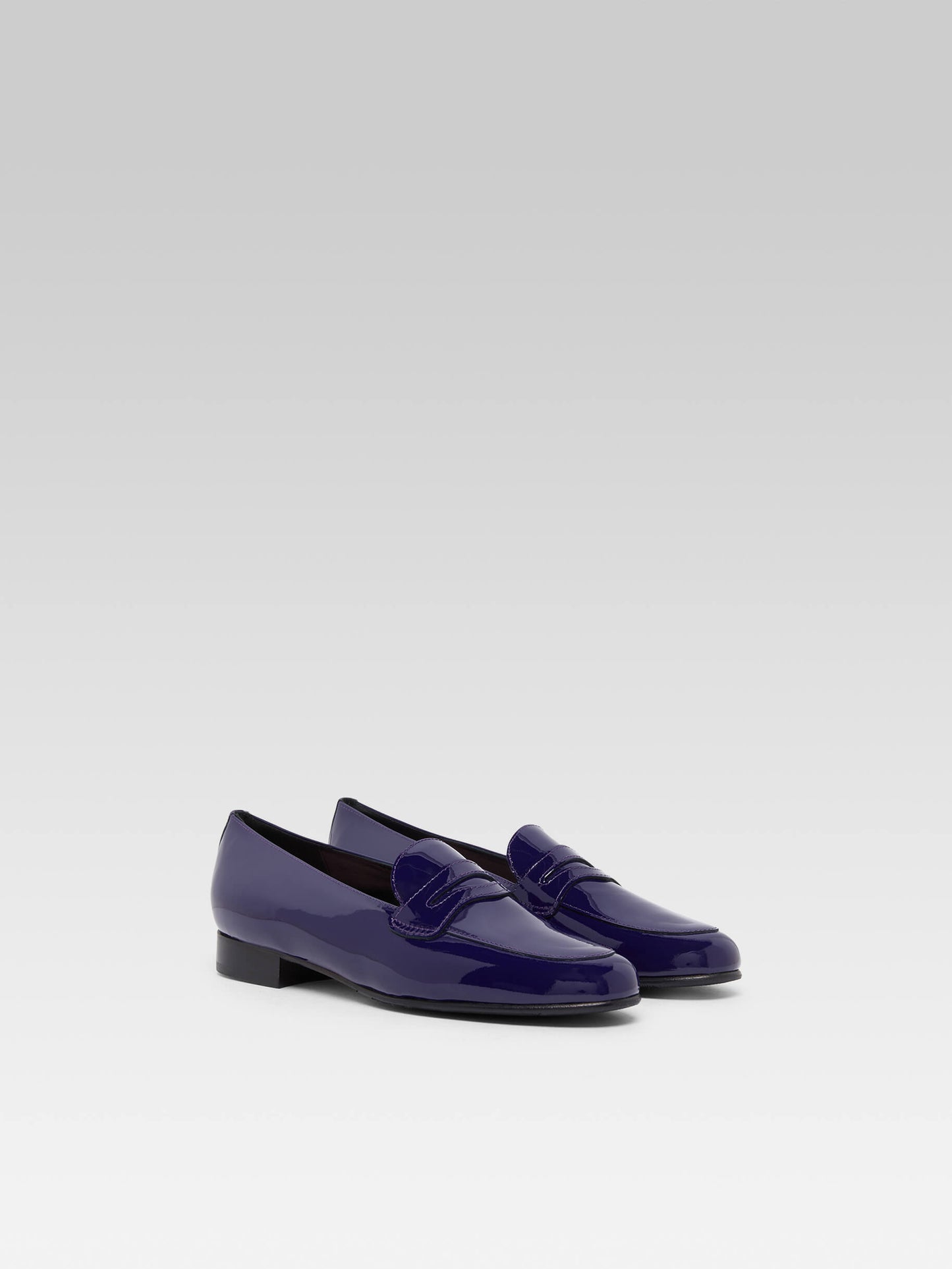 2100 - Amethyst patent leather loafers