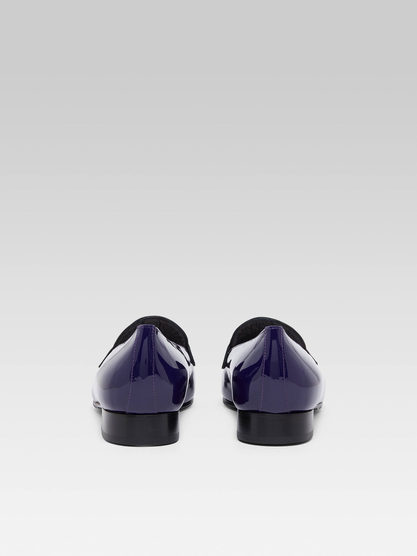 2100 - Amethyst patent leather loafers