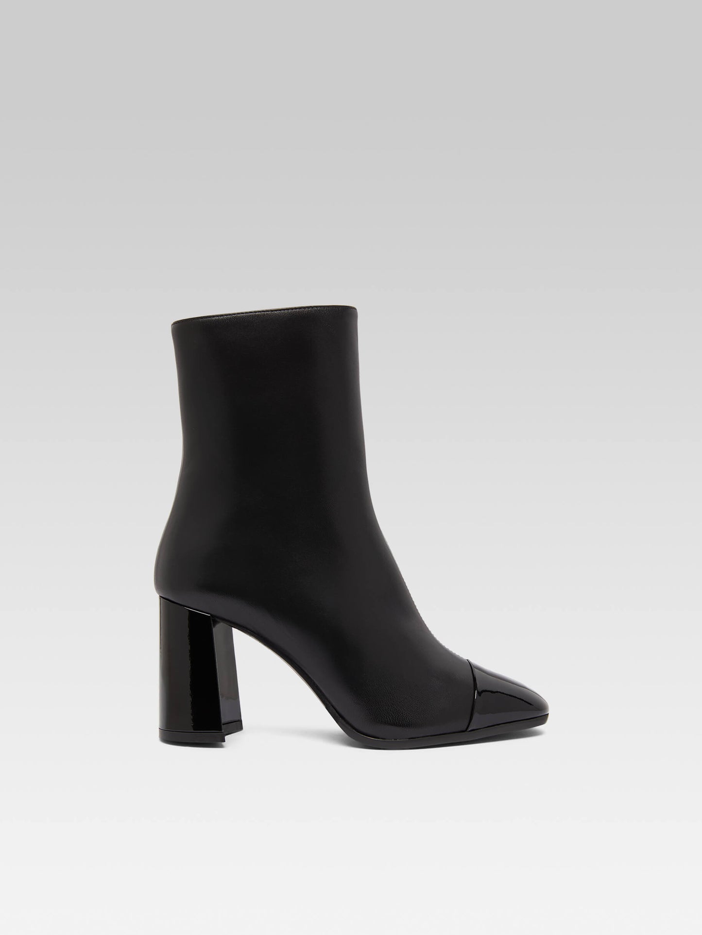 Donna - Black leather and patent ankle boots