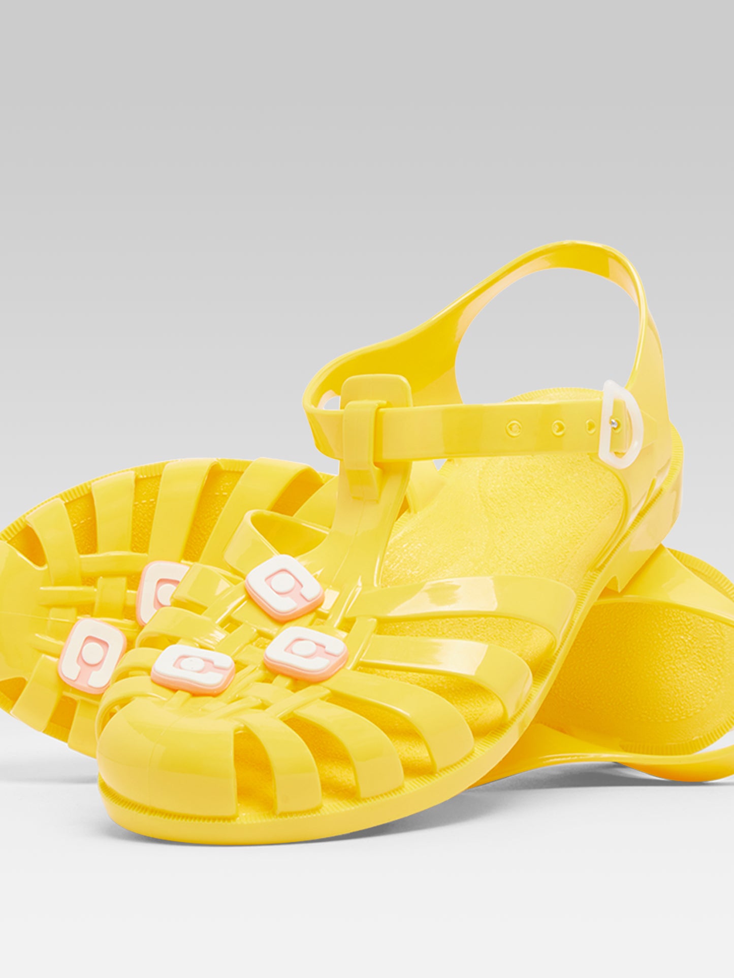 Meduse - Yellow plastic sandals and pin