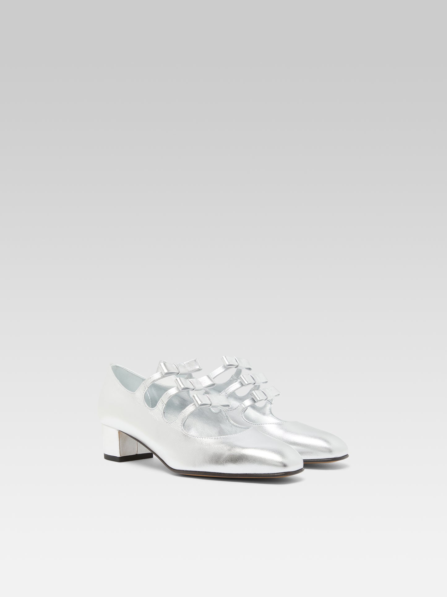 Kinette - Mary janes pumps with bows in silver laminated leather