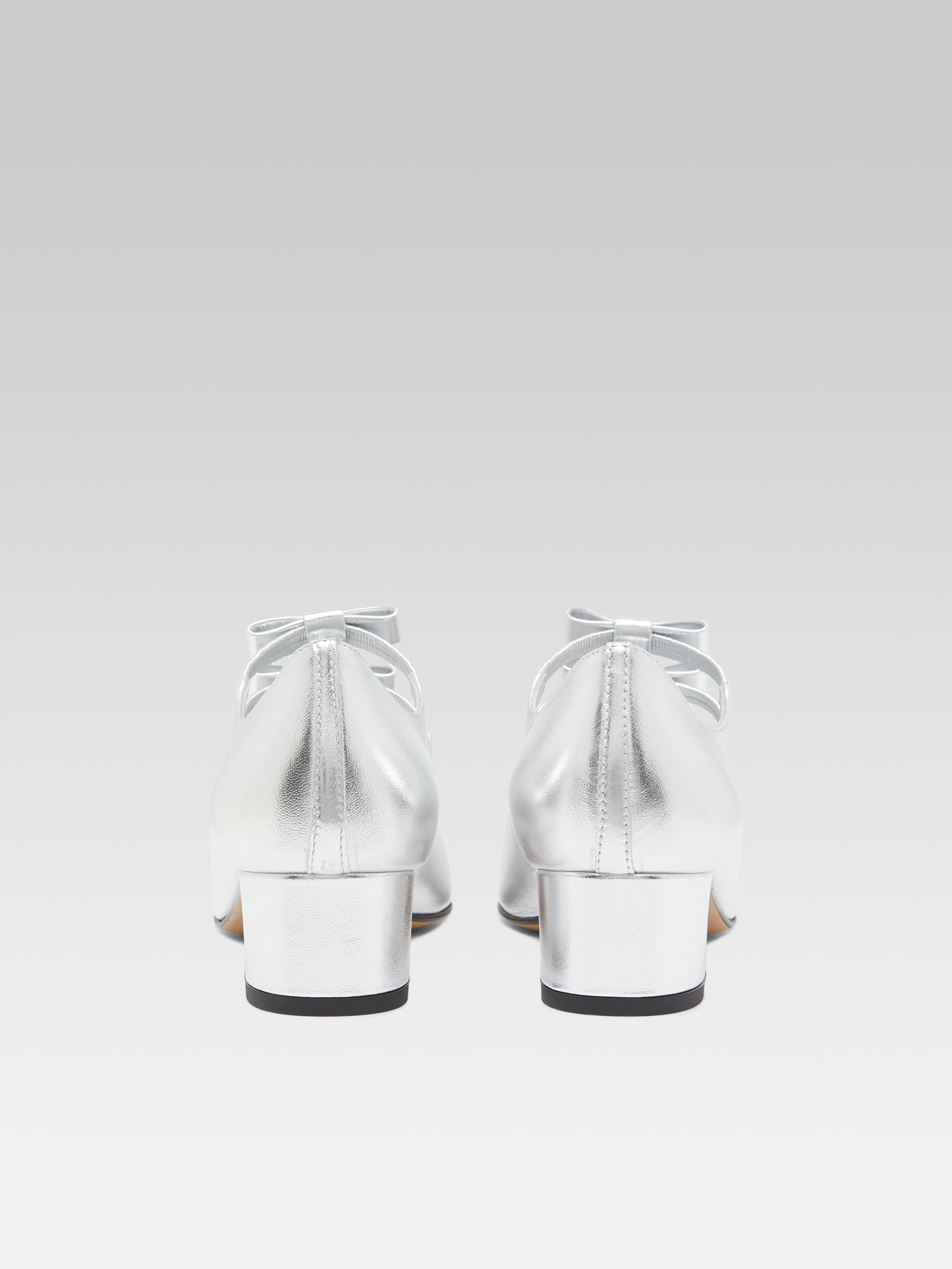 Kinette - Mary janes pumps with bows in silver laminated leather