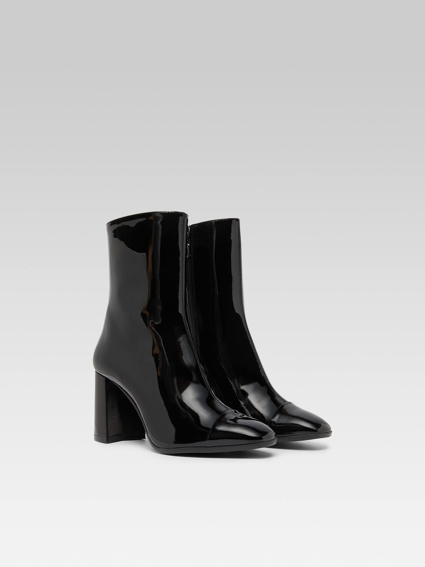 Donna - Black patent leather ankle boots