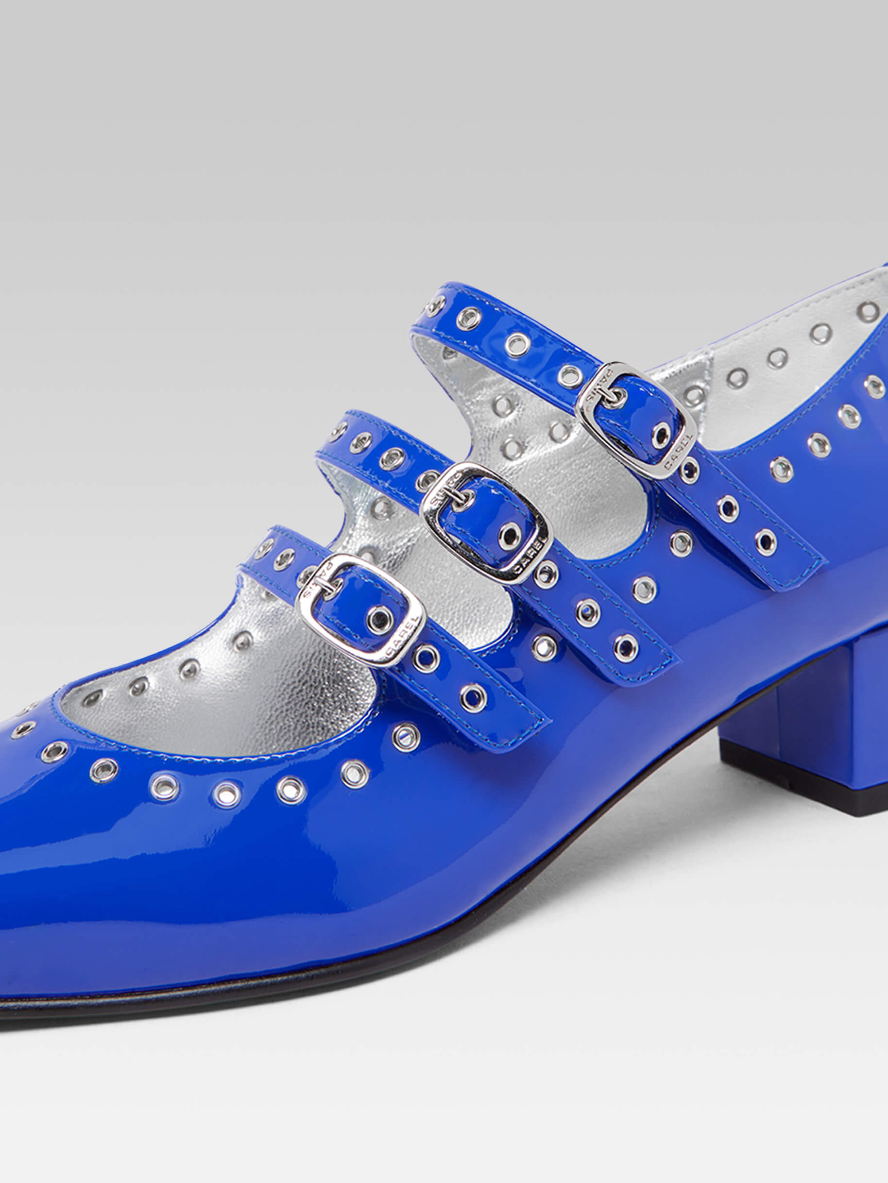 Camden - Upcycled electric blue patent leather mary janes pumps with eyelets - Image number 2