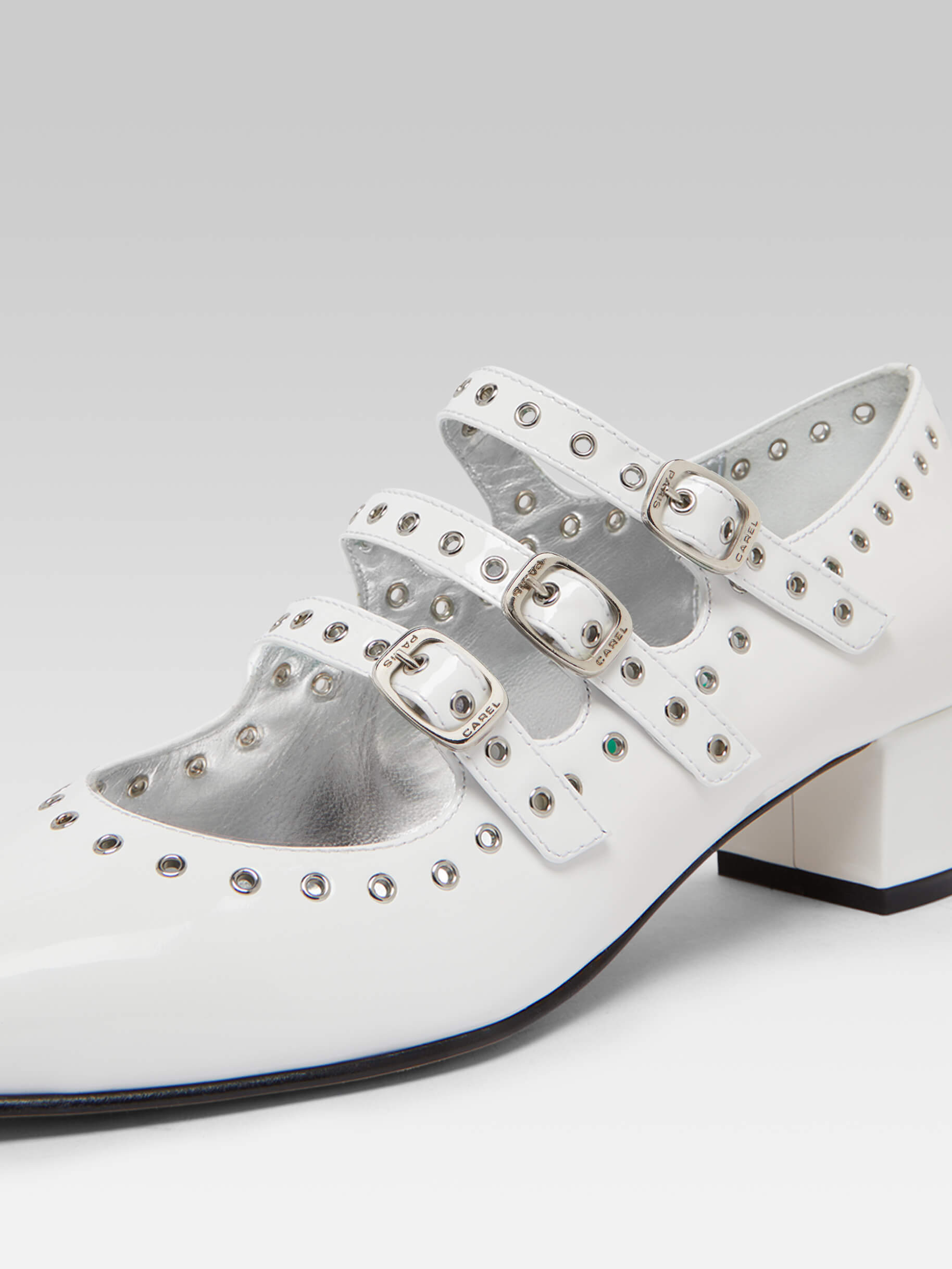 Camden - Upcycled white patent leather mary janes pumps with eyelets - Image number 2