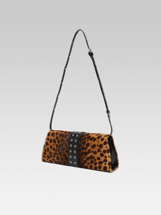 Maddie - Upcycled leopard and black glossy leather shoulder bag with eyelets - Image number 4