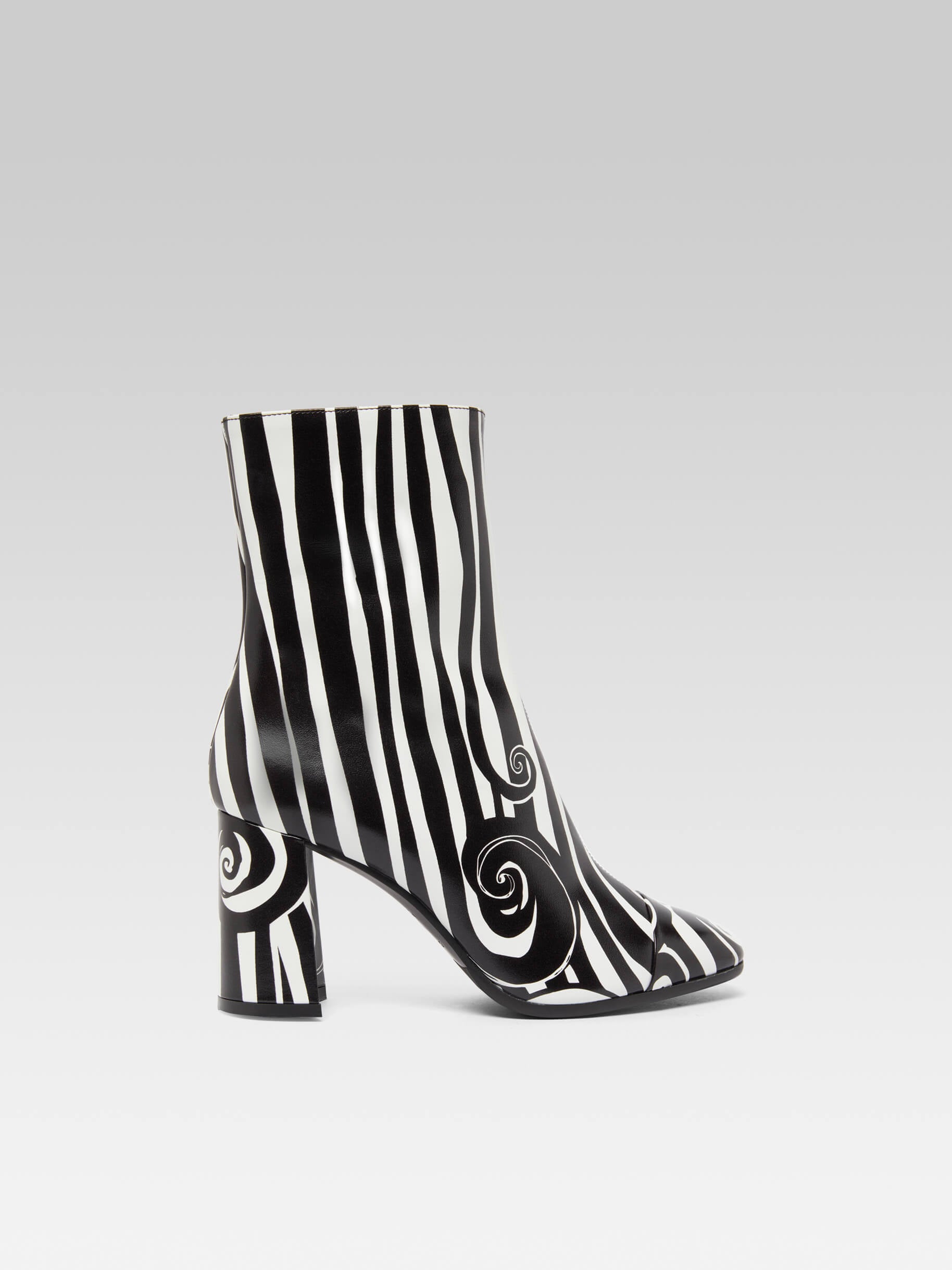 Donna - Black and white printed leather ankle boots