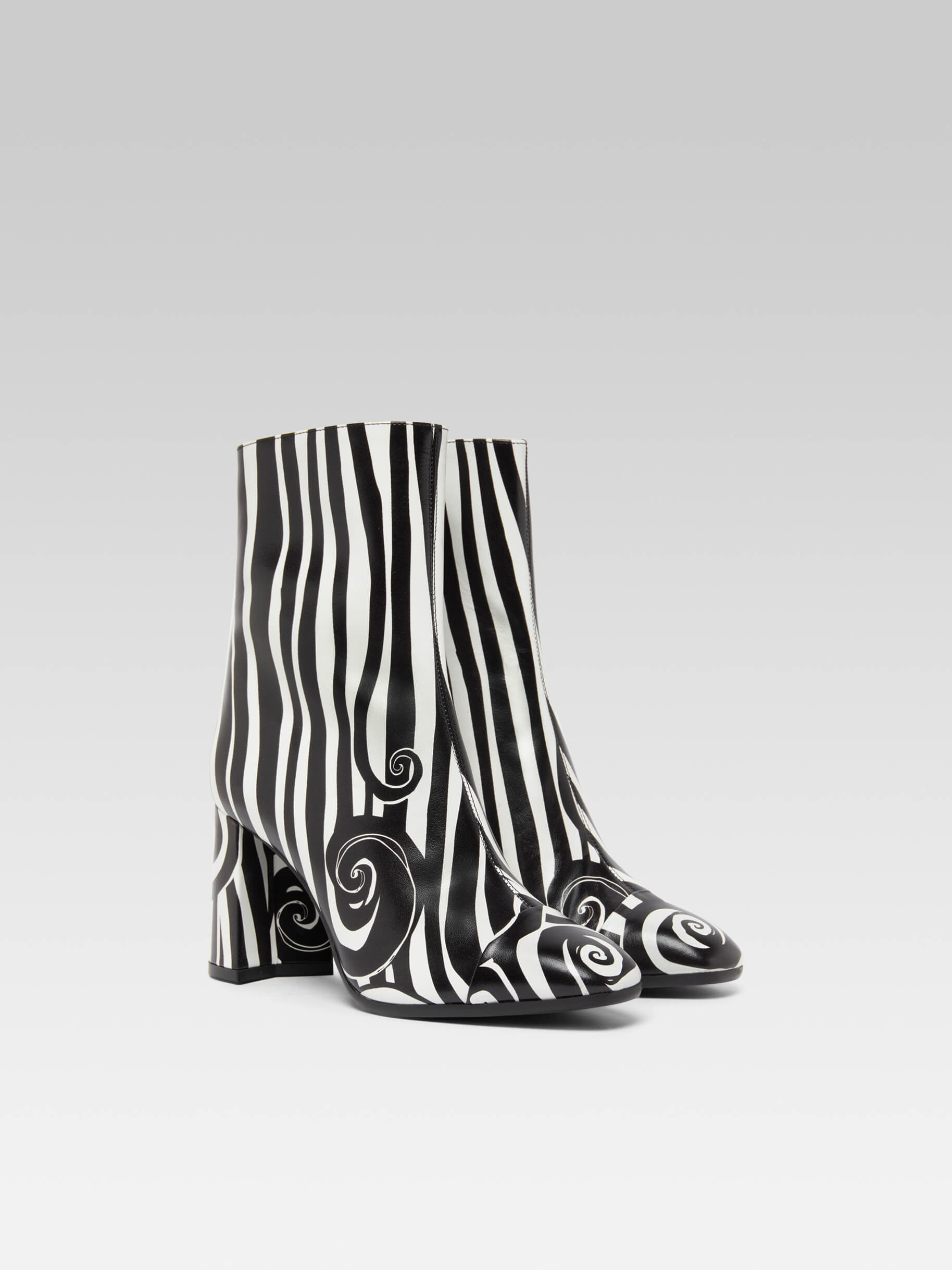 Donna - Black and white printed leather ankle boots - Image number 3