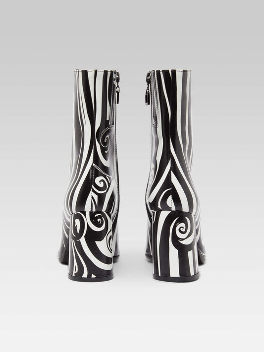 Donna - Black and white printed leather ankle boots - Image number 5