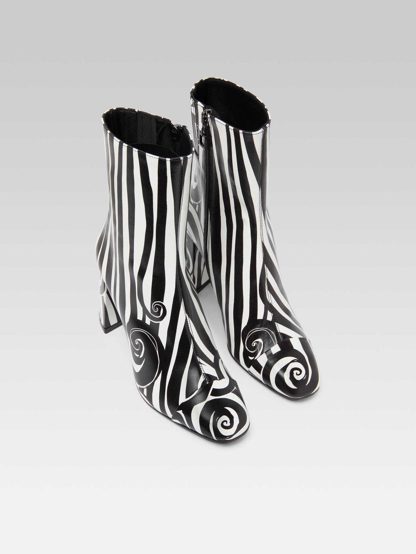 Donna - Black and white printed leather ankle boots