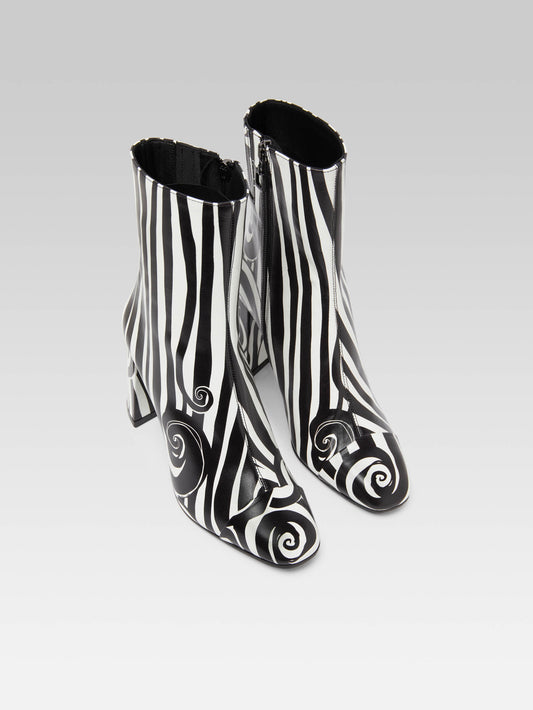 Donna - Black and white printed leather ankle boots - Image number 2