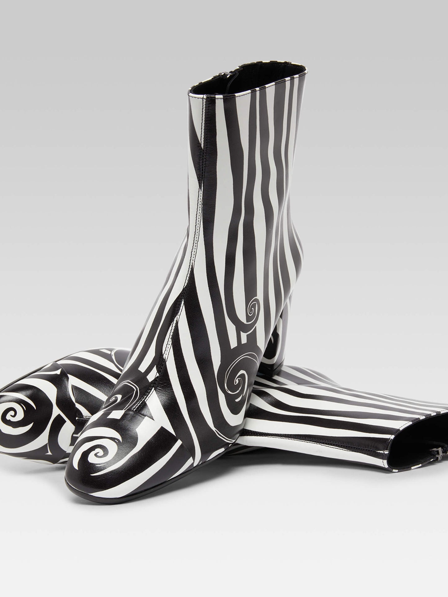 Donna - Black and white printed leather ankle boots