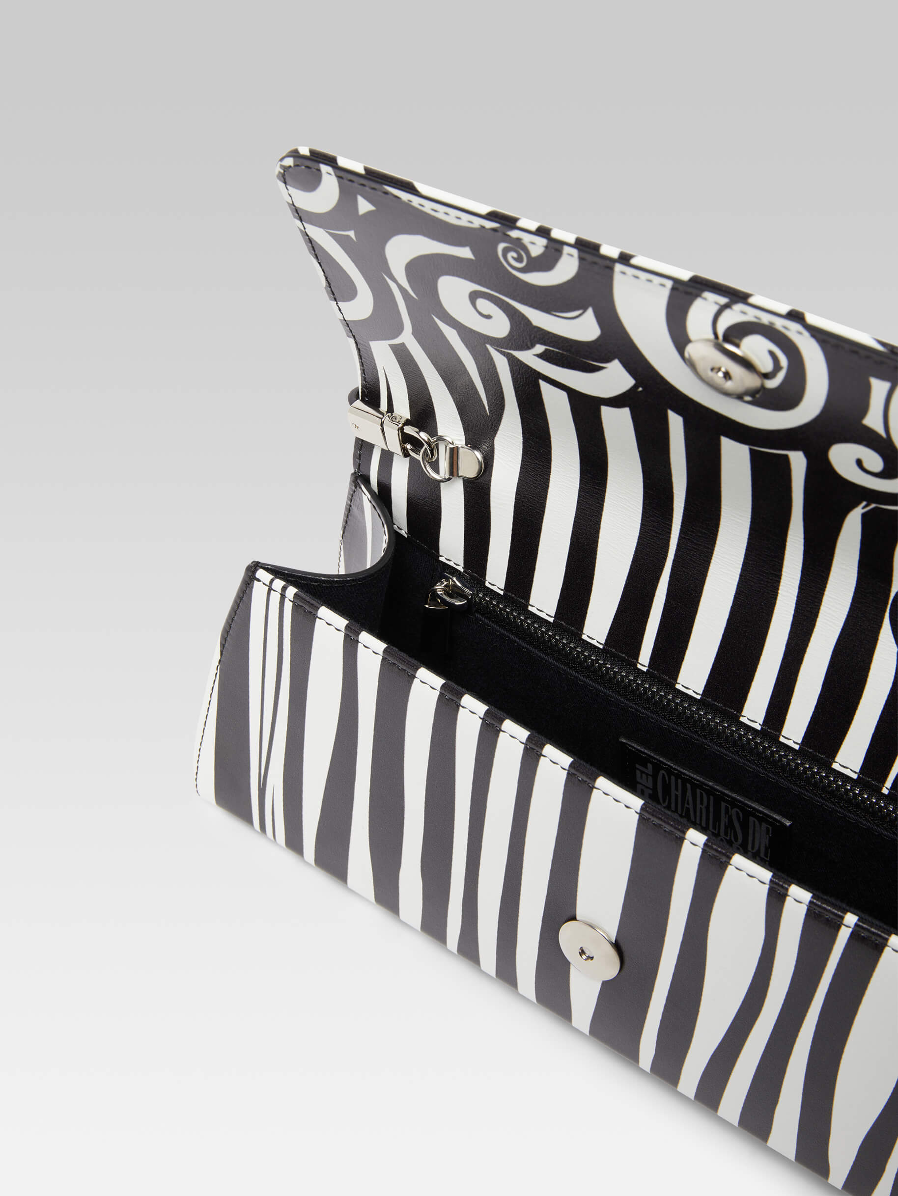 Madeleine - Black and white printed leather bag - Image number 4