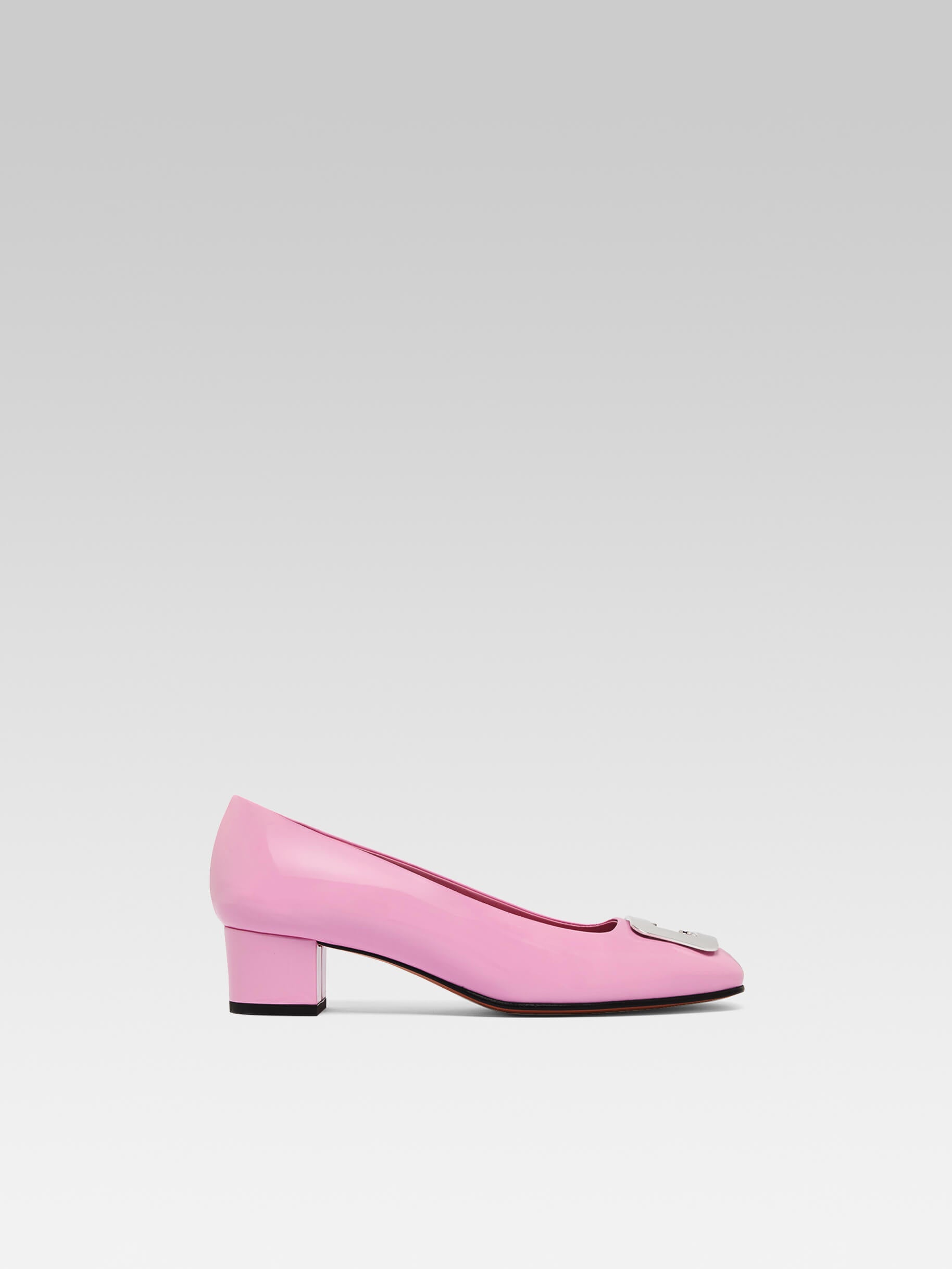 Camelia - Pink upcycled patent leather pumps with C logo