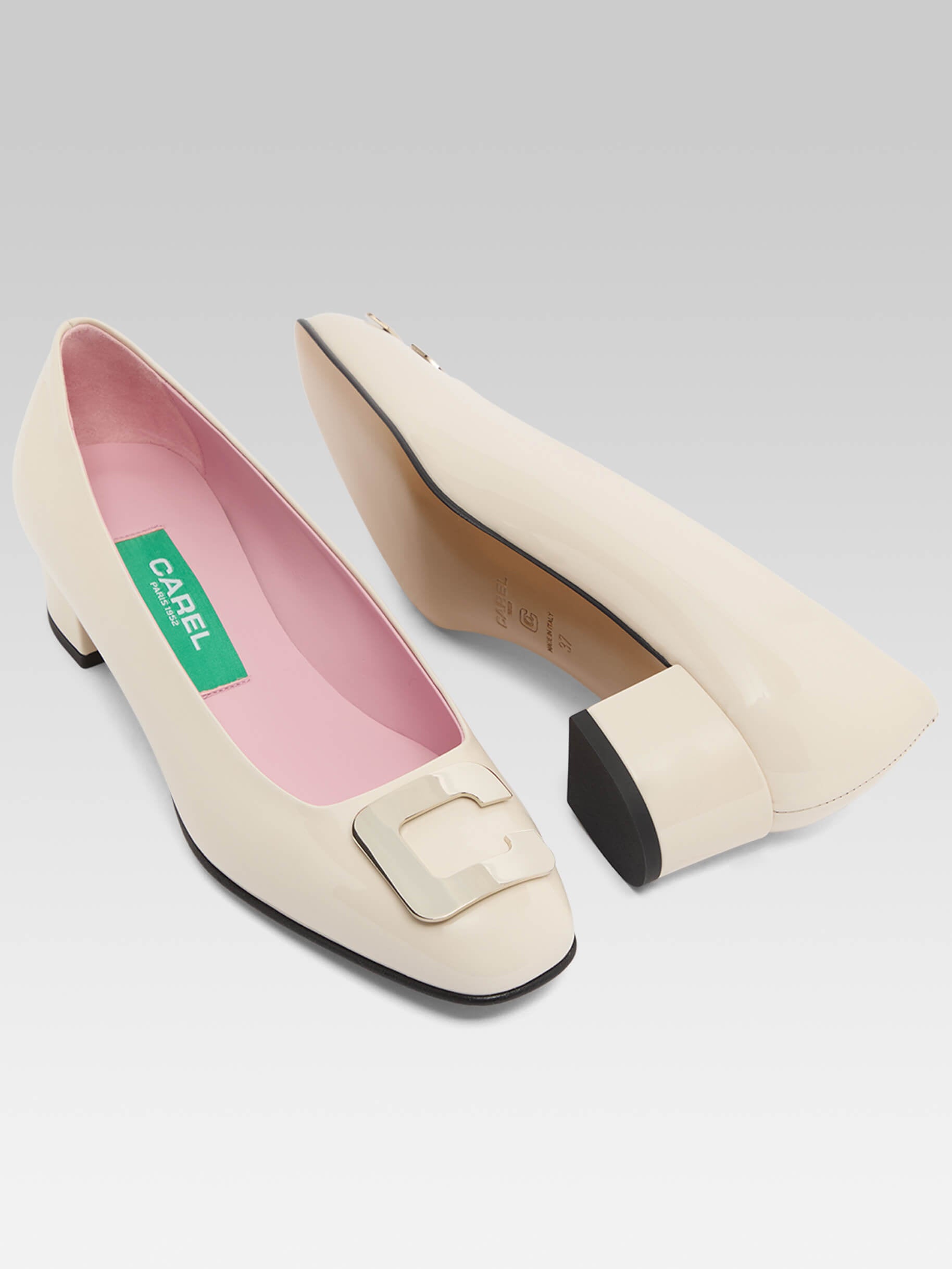 Camelia - Ivory upcycled patent leather pumps with C logo - Image number 5