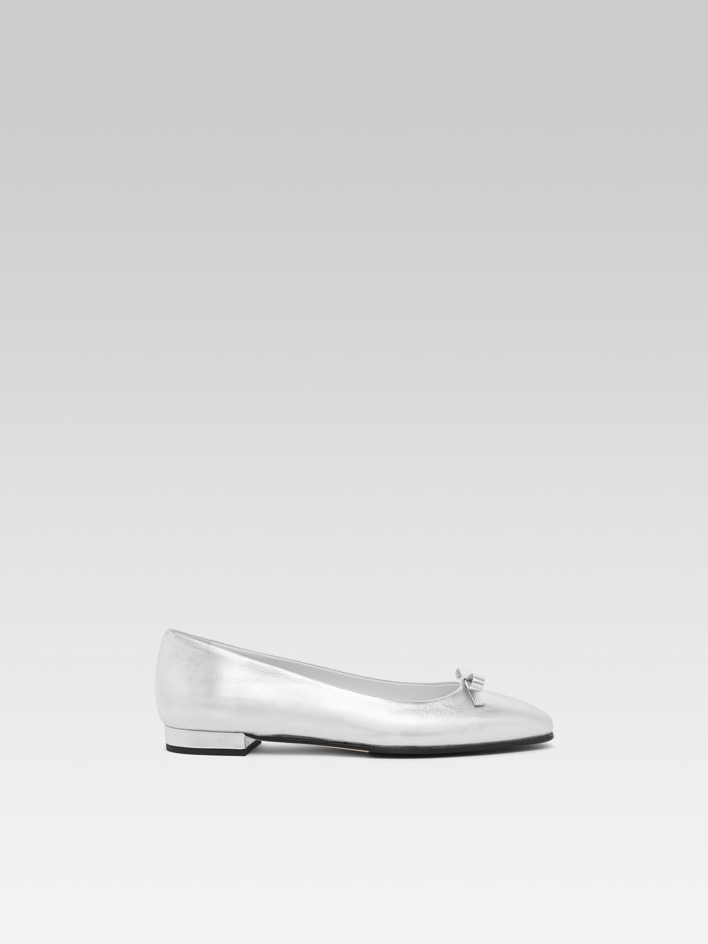 Bella - Silver leather ballet flats with bow