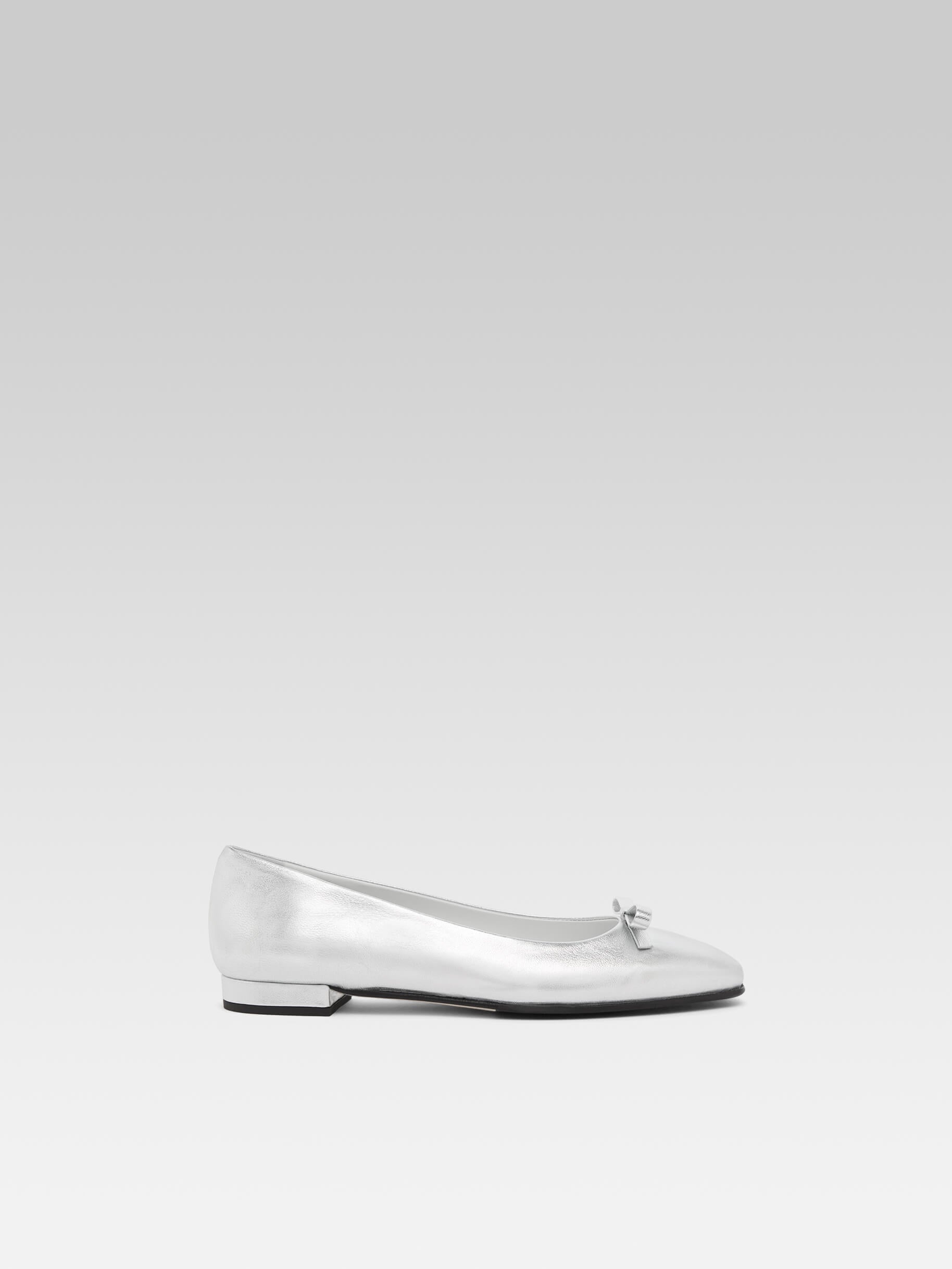 Bella - Silver leather ballet flats with bow - Image number 1