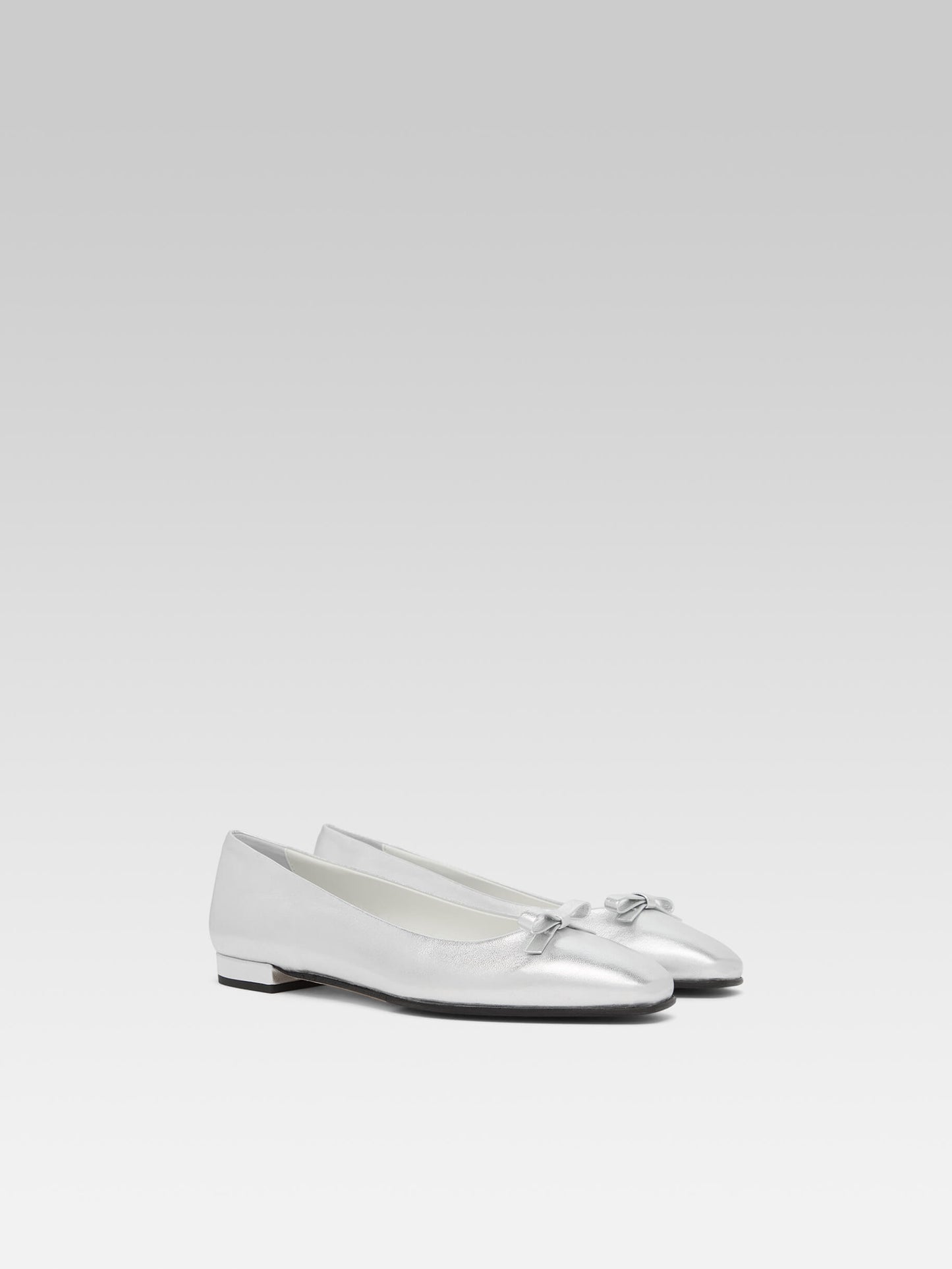 Bella - Silver leather ballet flats with bow