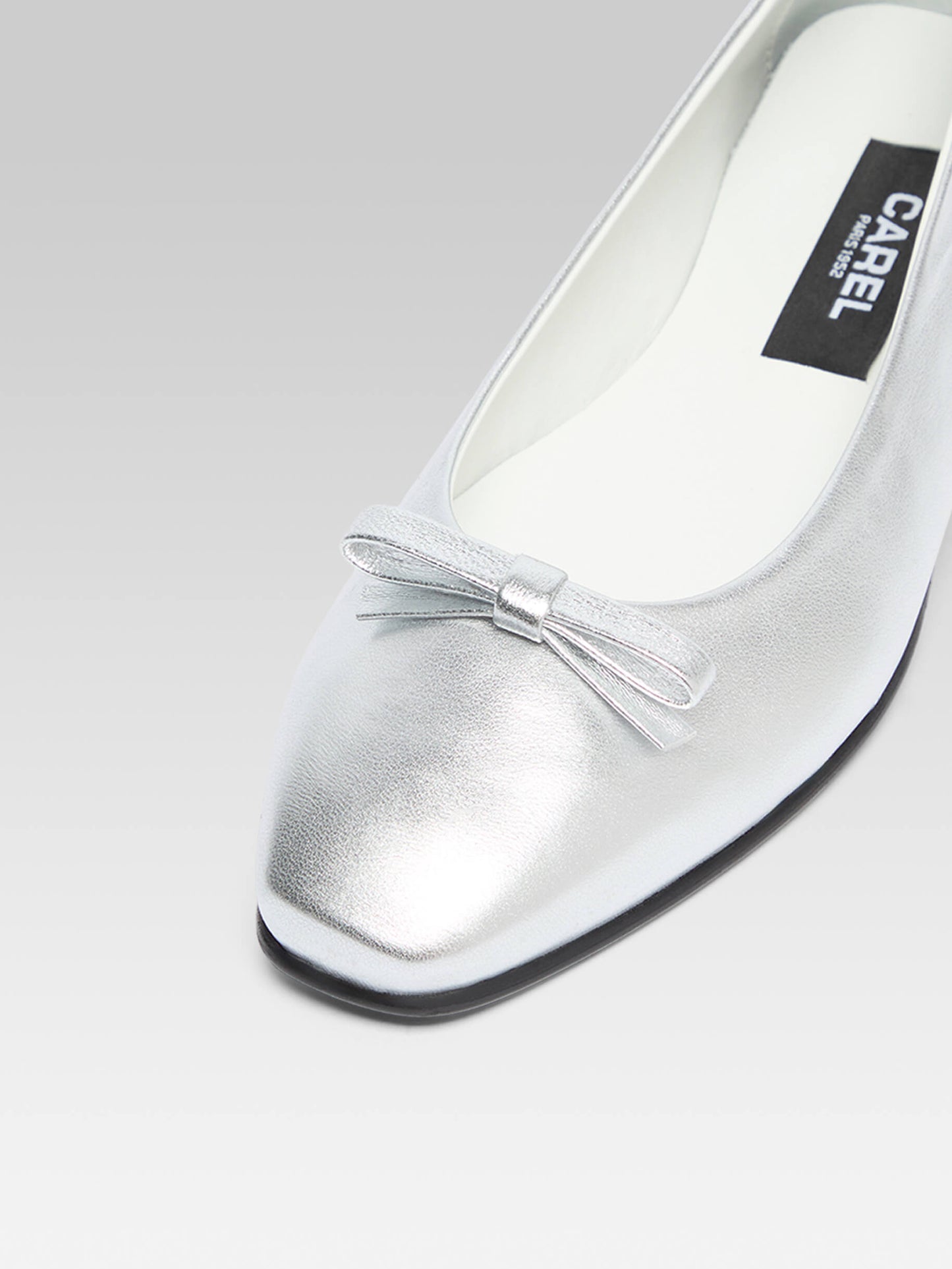 Bella - Silver leather ballet flats with bow