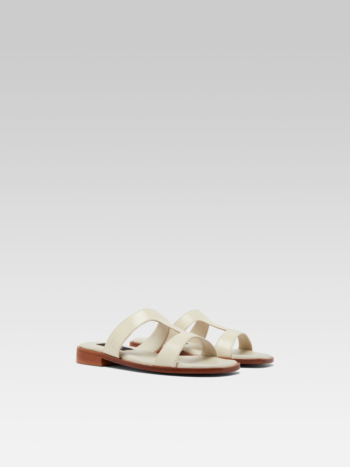 Ilienne - Beige leather flat mules