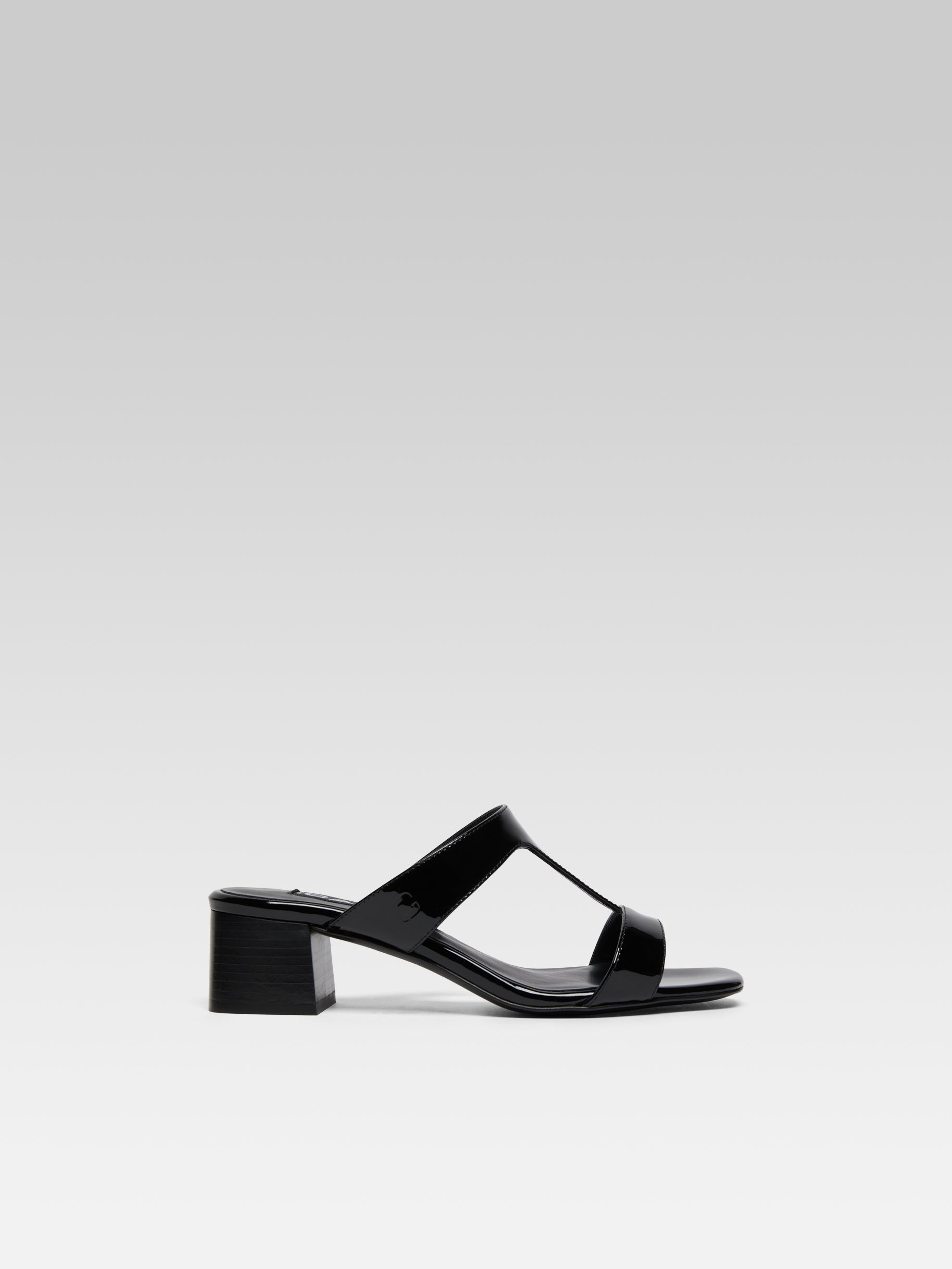 Isis - Black patent leather mules