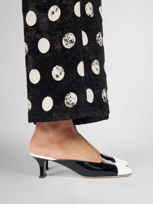 Isa - Mules à talons cuir verni noir et blanc - Image numéro 4