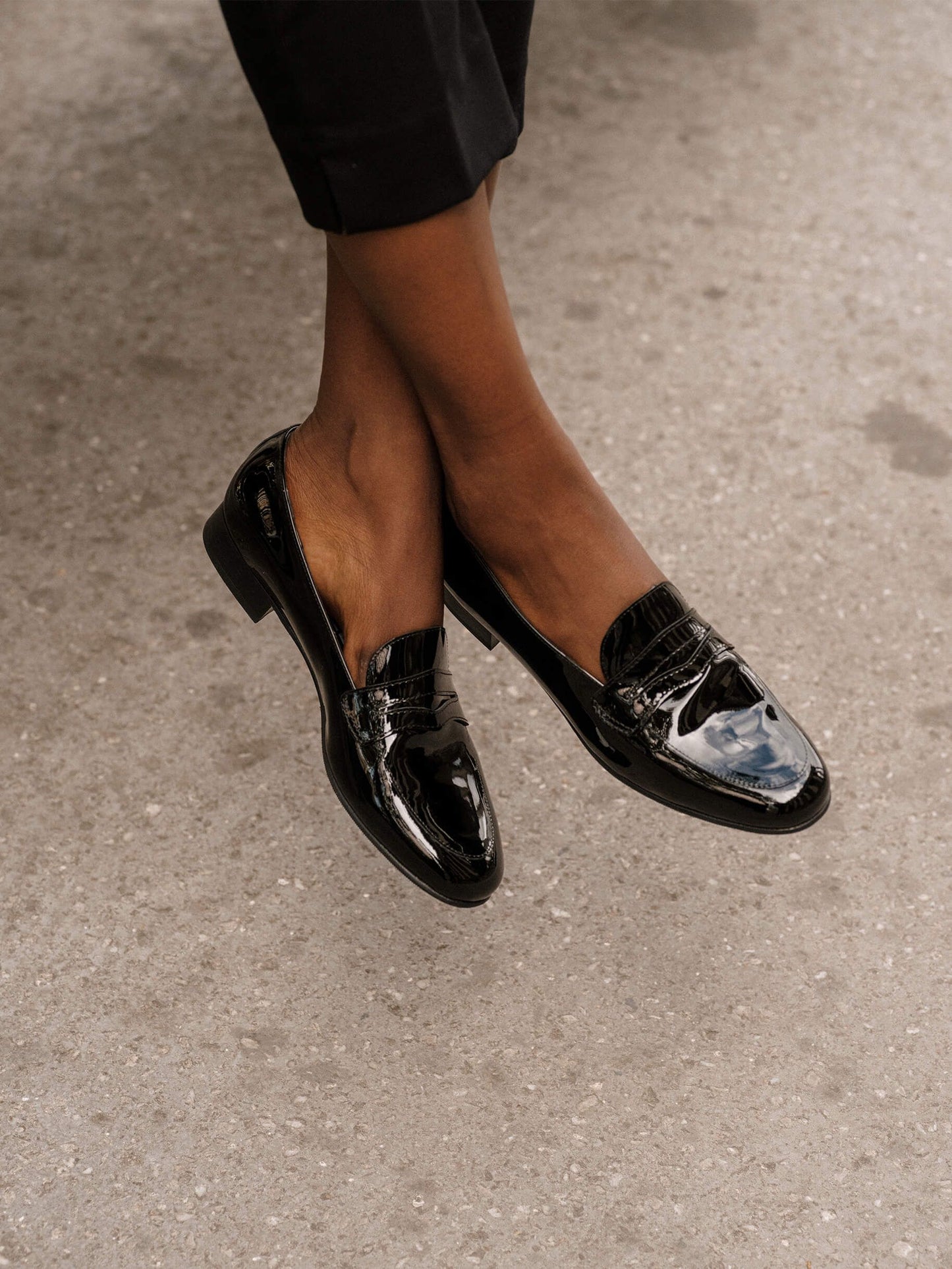 2100 - Black patent leather moccasins