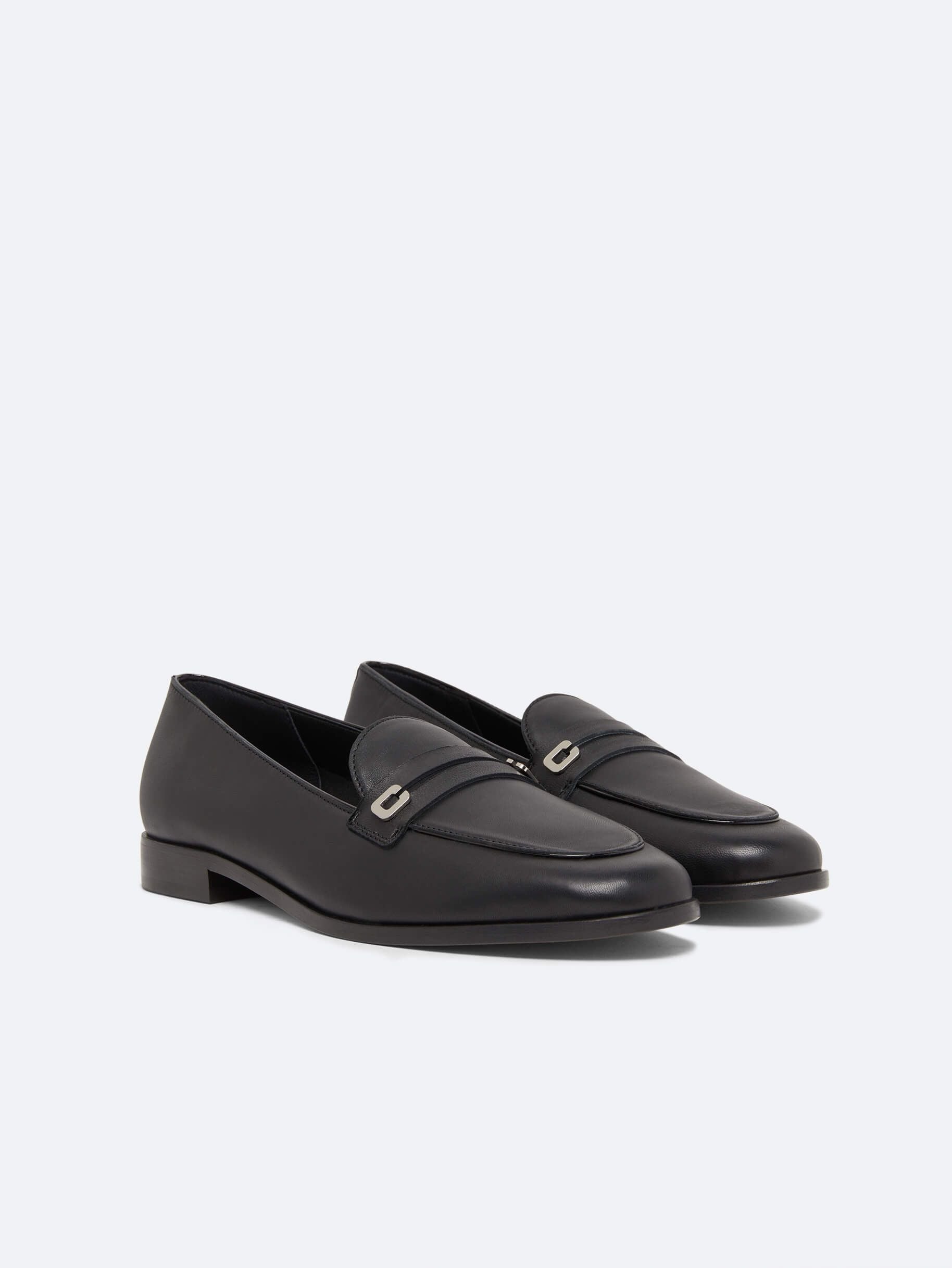 Jackie - Black leather moccasins